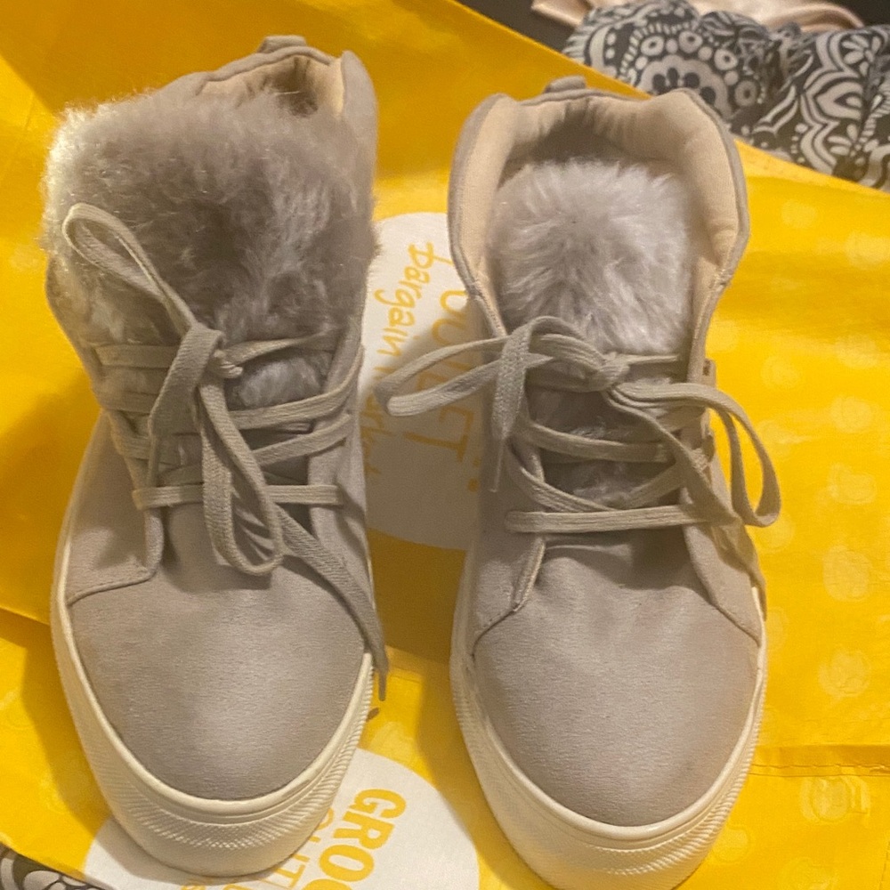 MIA Gray Fur on Tongue Sneakers